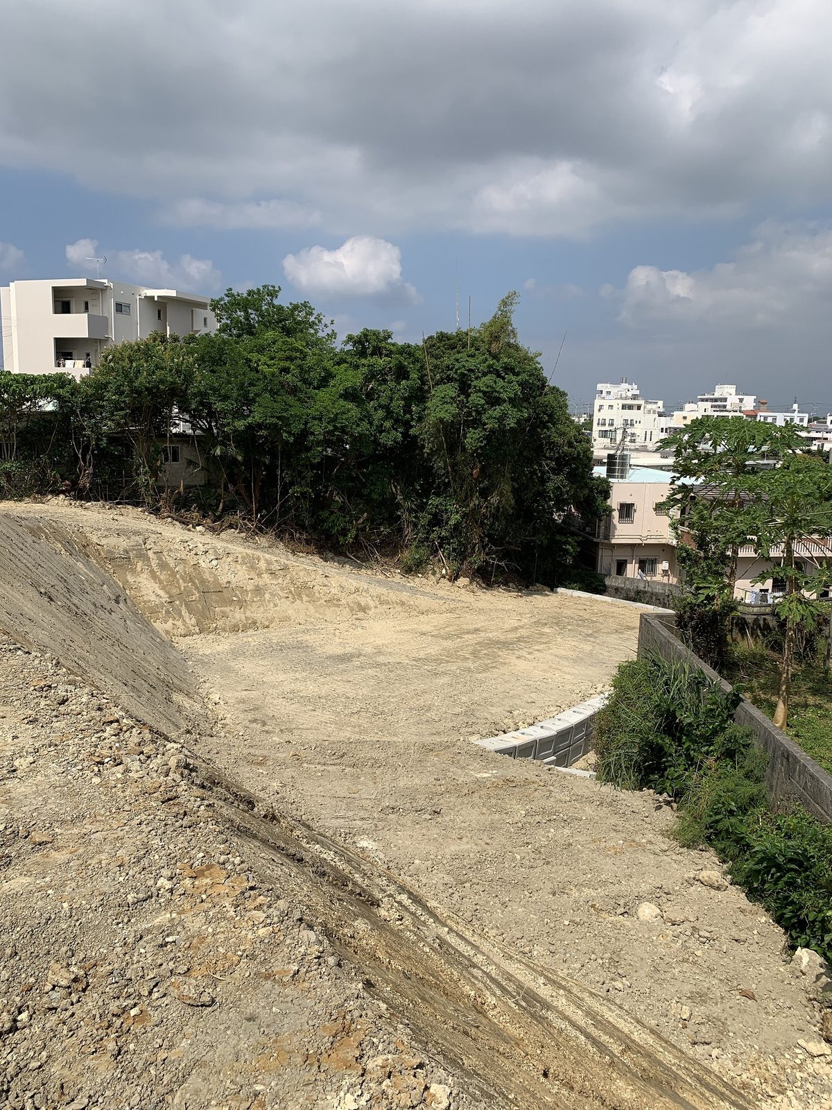 沖縄市山里1丁目