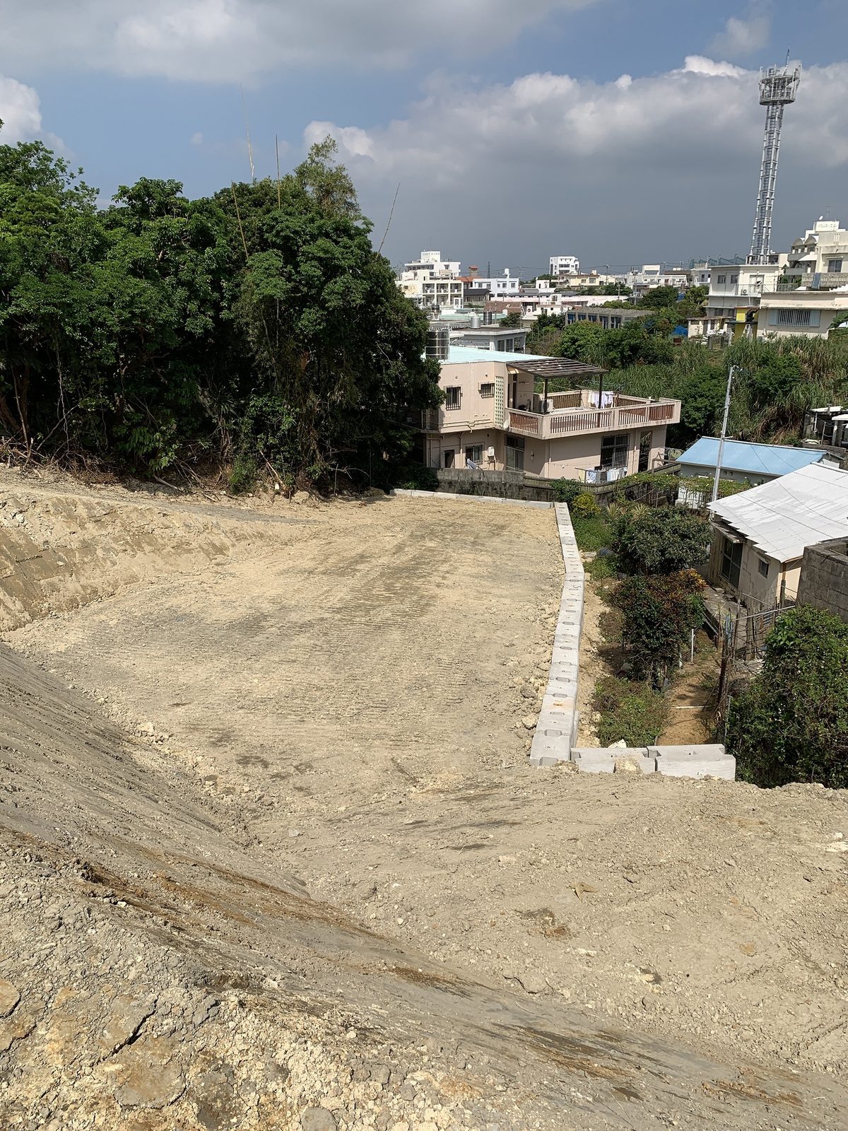 沖縄市山里1丁目