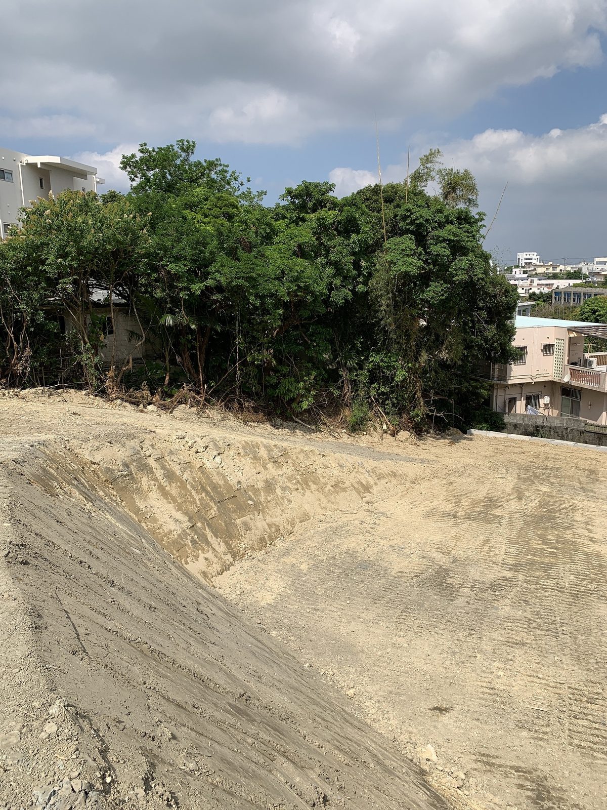 沖縄市山里1丁目